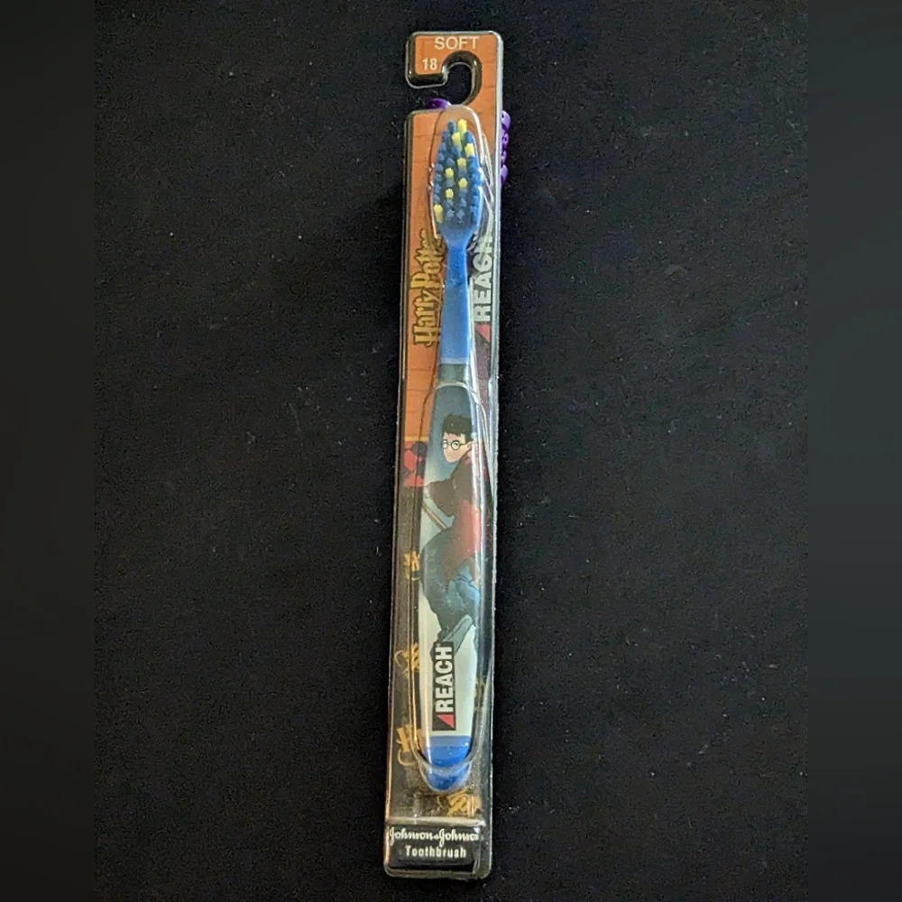 Harry Potter New Rare 2001 Childs Reach Toothbrush 18 Soft Blue Yellow Quidditch
